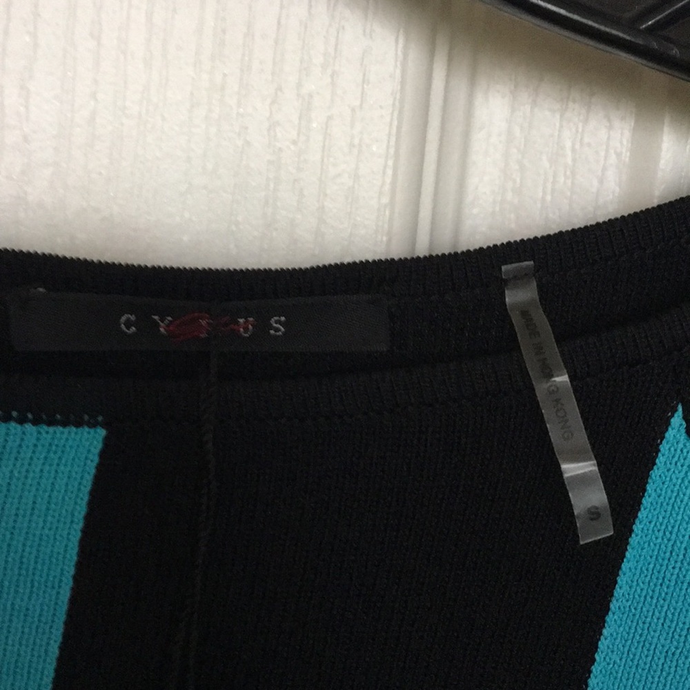 NWT Cyrus Sweater with geometric design - Picture 6 of 8